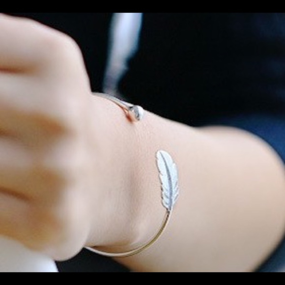 πΊ STERLING SILVER PLATINUM PLATED FEATHER BANGLE - Picture 4 of 8